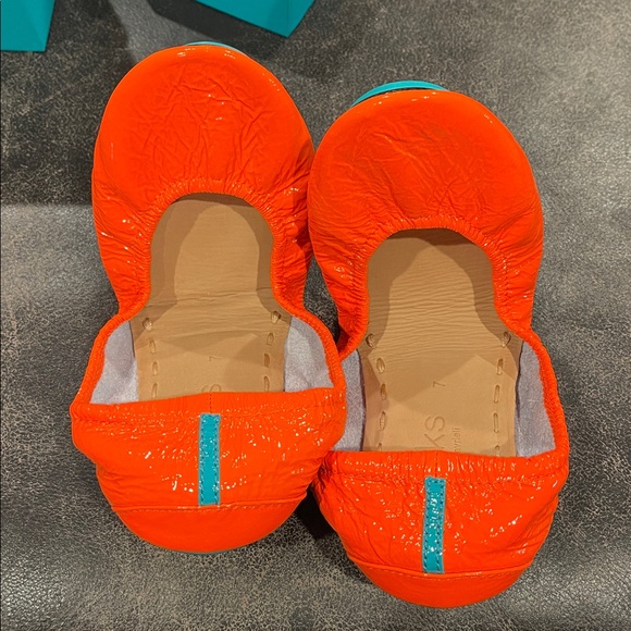 Like new Outrageous orange Neon Tieks - size 7 - with tote - Picture 5 of 7